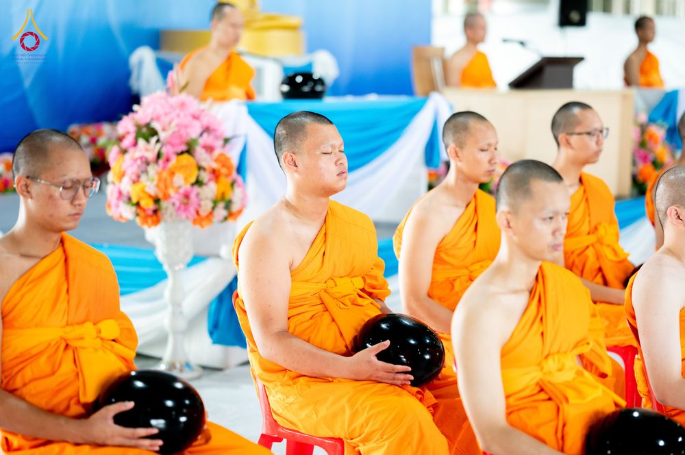 ภาพ No.336076:วันที่ 20 มิถุนายน พ.ศ. 2569 พิธีตักบาตรฉลองพระใหม่ โครงการอุปสมบทธรรมทายาทอุดมศึกษา รุ่นที่ 53