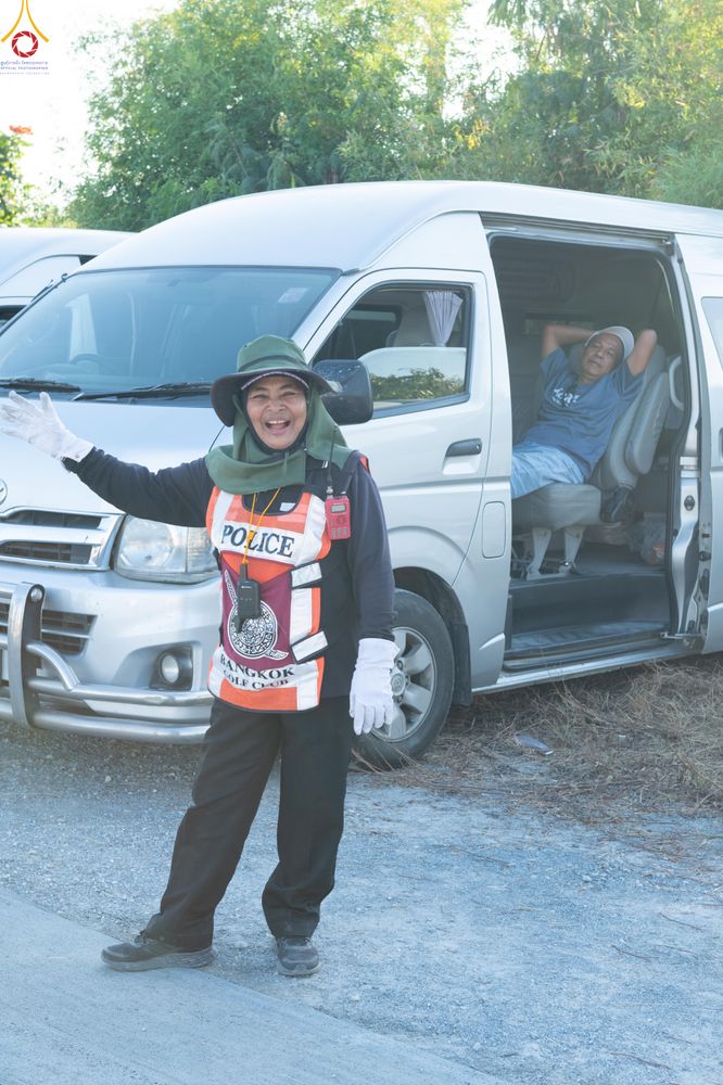 ภาพ No.301497:ภาพเบื้องหลังอาสาสมัครรวมใจ ชุดที่ 4 ในโครงการธรรมยาตรา กตัญญูบูชา มหาปูชนียาจารย์ พระมงคลเทพมุนี(สด จนฺทสโร) พระผู้ปราบมาร อนุสรณ์สถาน 7 แห่ง ปีที่ 14