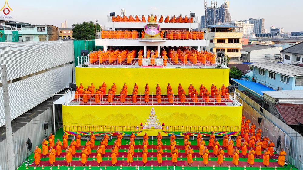 ภาพ No.302826:วันที่ 24 มกราคม พ.ศ. 2569 พิธีจุดประทีปธรรมถวายเป็นพุทธบูชา  และบูชาธรรมมหาปูชนียาจารย์  ณ อาคารธรรมยาตรา กตัญญูบูชามหาปูชนียาจารย์  ตรงข้ามวัดปากน้ำภาษีเจริญ จ.กรุงเทพมหานคร ในโครงการธรรมยาตรา กตัญญูบูชา มหาปูชนียาจารย์ พระมงคลเทพมุนี(สด จนฺทสโร) พระผู