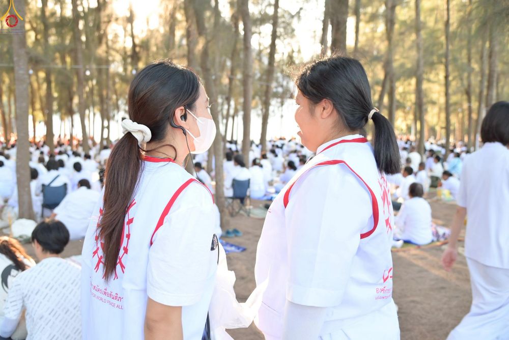 ภาพ No.301430:ภาพเบื้องหลังอาสาสมัครรวมใจ ชุดที่ 4 ในโครงการธรรมยาตรา กตัญญูบูชา มหาปูชนียาจารย์ พระมงคลเทพมุนี(สด จนฺทสโร) พระผู้ปราบมาร อนุสรณ์สถาน 7 แห่ง ปีที่ 14