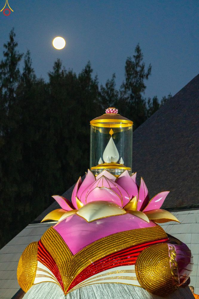 ภาพ No.288379:วันที่ 4 มกราคม พ.ศ. 2569 พระธรรมยาตราปฏิบัติธรรม และถ่ายภาพหมู่ประวัติศาสตร์ ในโครงการธรรมยาตรา กตัญญูบูชา มหาปูชนียาจารย์ พระมงคลเทพมุนี(สด จนฺทสโร) พระผู้ปราบมาร อนุสรณ์สถาน 7 แห่ง ปีที่ 14 ณ อนุสรณ์สถานมหาวิหารพระมงคลเทพมุนี (โลตัสแลนด์) อ.สองพี่น้อง