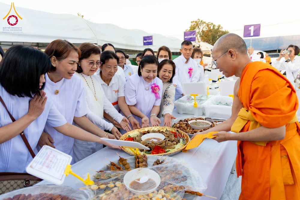 ภาพ No.289951:วันที่ 8 มกราคม พ.ศ. 2569 พิธีถวายภัตตาหารเป็นสังฆทาน แด่พระธรรมยาตรา ณ อนุสรณ์สถานคลองบางนางแท่น อ.สามพราน จ.นครปฐม ในโครงการธรรมยาตรา กตัญญูบูชา มหาปูชนียาจารย์ พระมงคลเทพมุนี(สด จนฺทสโร) พระผู้ปราบมาร อนุสรณ์สถาน 7 แห่ง ปีที่ 14