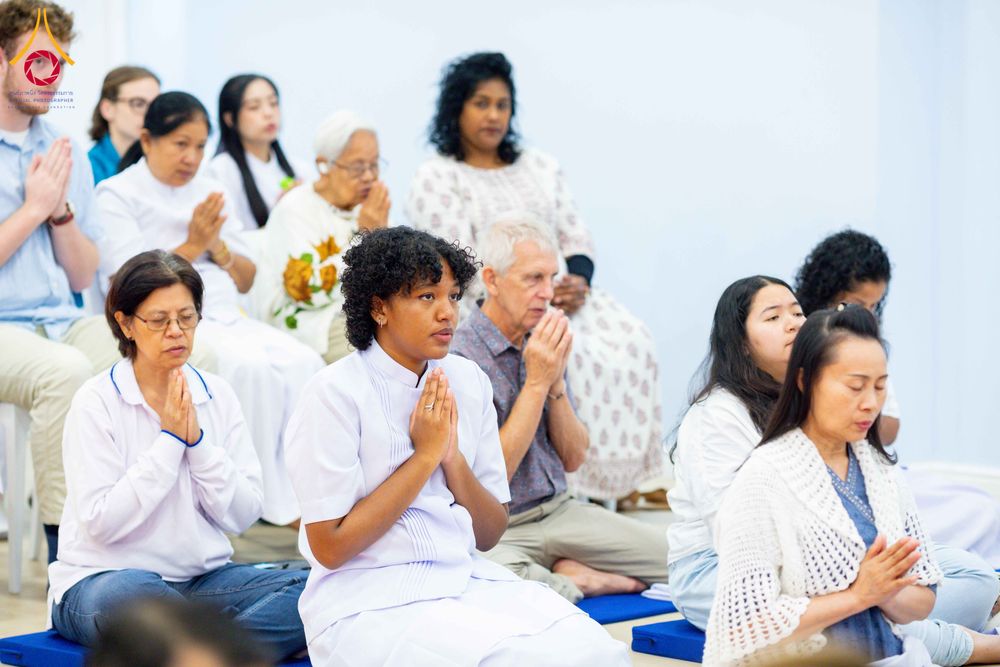 ภาพ No.313226:วันอาทิตย์ที่ 8 มีนาคม พ.ศ. 2569 พิธีสมโภชรูปเหมือนพระมงคลเทพมุนี (สด จนฺทสโร) และพิธีทอดผ้าป่าสามัคคีเพื่อสร้างวิหารพระมงคลเทพมุนี ณ วัดพุทธเคปทาวน์ ประเทศแอฟริกาใต้