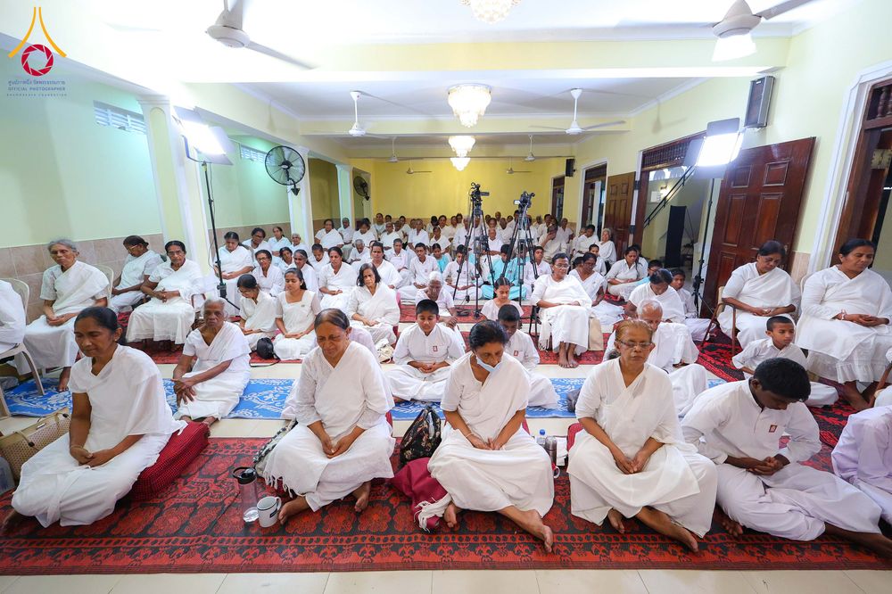 ภาพ No.317848:วันที่ 1 เมษายน พ.ศ. 2569 พิธีสวดธัมมจักกัปปวัตตนสูตรนานาชาติ ในวันพระใหญ่ ขึ้น 15 ค่ำ เดือน 5 (Poya Day)  ณ ศรีธรรมนันทะปิริเวนะ เเละ  วัดวิมลวิหาร นาวละ ประเทศศรีลังกา