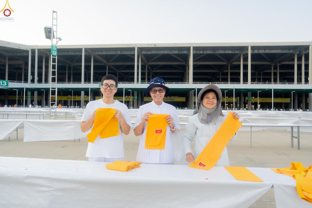 ภาพ No.321217:วันที่ 10-11 เมษายน พ.ศ.2569 การเตรียมกล่องไทยธรรม และการติดผ้ารับประเคน เพื่องานถวายมหาสังฆทาน 40,000 กว่าวัดทั่วประเทศ วันคุ้มครองโลก 22 เมษายน พ.ศ.2569 วัดพระธรรมกาย