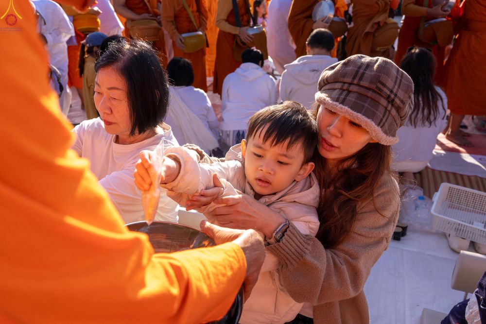 ภาพ No.281448:วันเสาร์ที่ 27 ธันวาคม พ.ศ.2568 พิธีตักบาตรพระ ๑,๐๐๐ รูป   เพื่อความเป็นสิริมงคลแก่ชีวิตและแผ่นดินไทย  มหากุศลครั้งยิ่งใหญ่แห่งปี ส่งท้ายปีเก่า ต้อนรับปีใหม่  ณ ถนนหน้าที่ว่าการอำเภอภูเรือ จังหวัดเลย