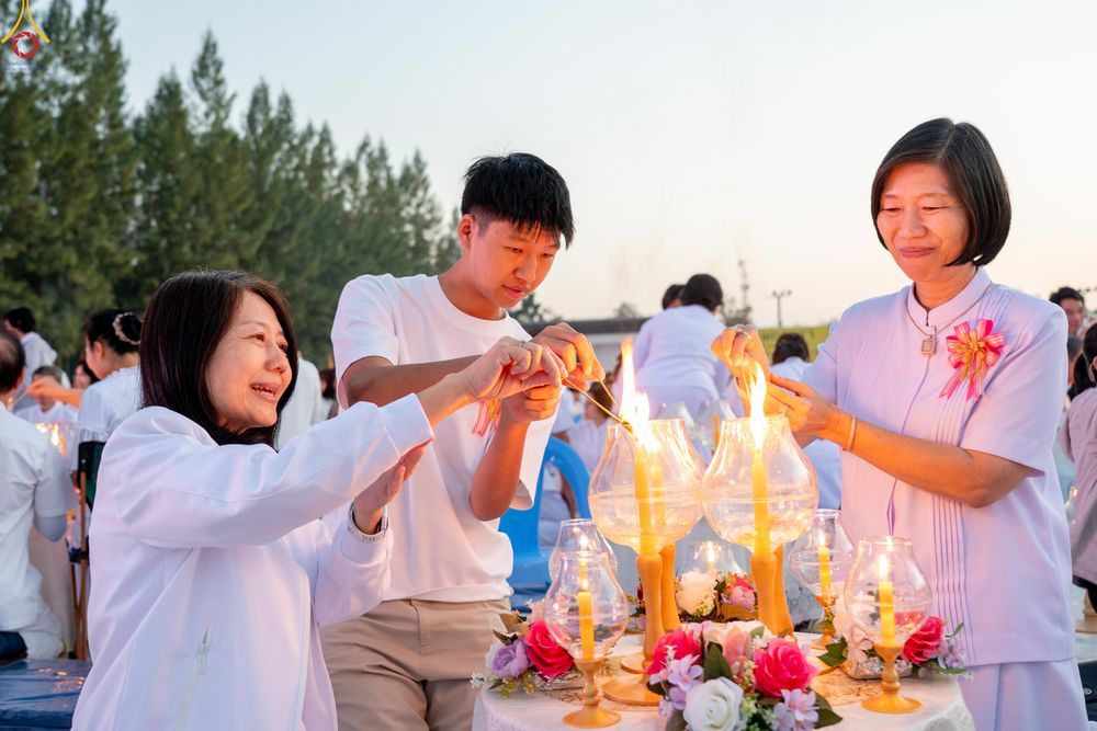 ภาพ No.292091:วันที่ 10 มกราคม พ.ศ. 2569 พิธีจุดประทีปถวายเป็นพุทธบูชา และบูชาธรรมมหาปูชนียาจารย์  ณ อนุสรณ์สถานคลองบางนางแท่น อ.สามพราน จ.นครปฐม ในโครงการธรรมยาตรา กตัญญูบูชา มหาปูชนียาจารย์ พระมงคลเทพมุนี(สด จนฺทสโร) พระผู้ปราบมาร อนุสรณ์สถาน 7 แห่ง ปีที่ 14