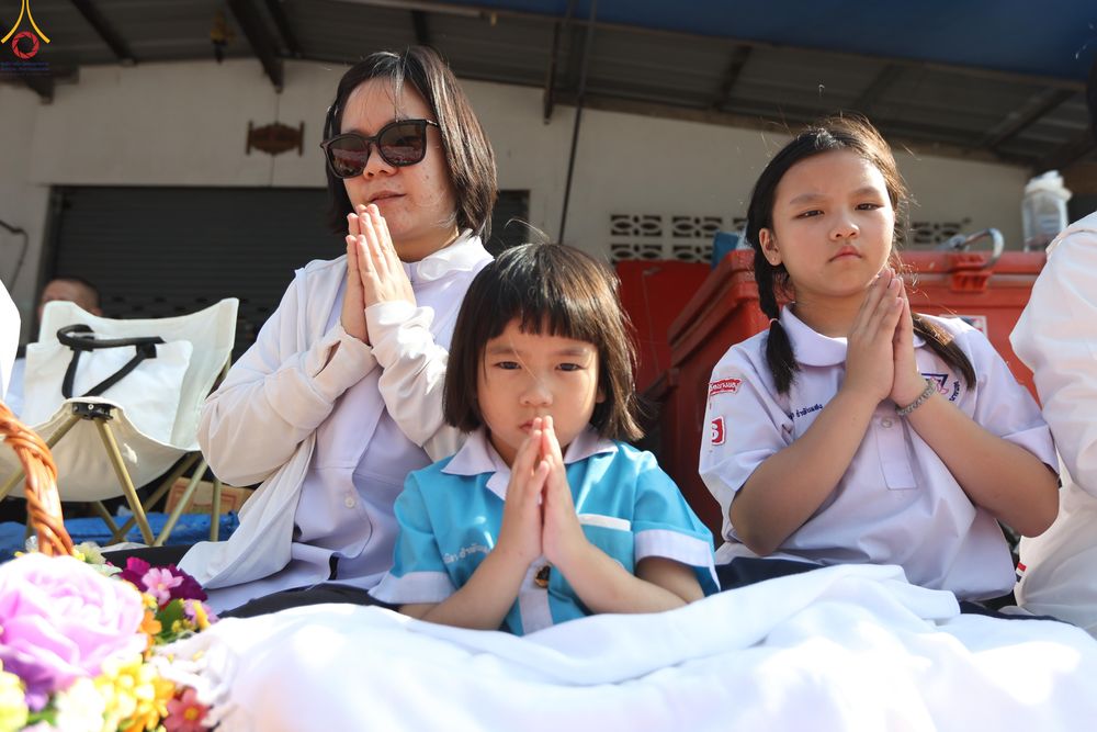ภาพ No.290421:วันที่ 7 มกราคม พ.ศ. 2569 พิธีต้อนรับพระธรรมยาตรา ณ อนุสรณ์สถานลำดับที่ 2  สถานที่ตั้งมโนปณิธานบวชตลอดชีวิต อนุสรณ์สถานคลองบางนางแท่น (ภาพชุดที่ 2) อ.สามพราน จ.นครปฐม ในโครงการธรรมยาตรา กตัญญูบูชา มหาปูชนียาจารย์ พระมงคลเทพมุนี(สด จนฺทสโร) พระผู้ปราบมาร 