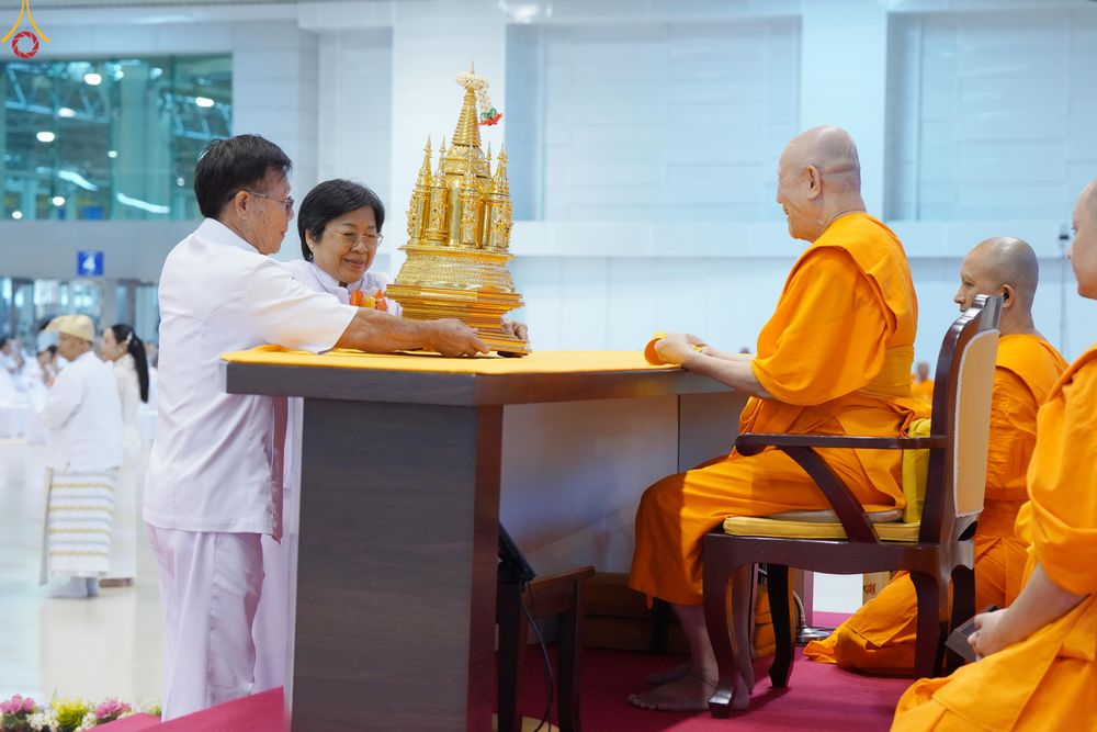 ภาพ No.327751:วันที่ 3 พฤษภาคม พ.ศ.2569 พิธีรับมอบพระบรมสารีริกธาตุ จากสาธารณรัฐแห่งสหภาพเมียนมา ณ ห้องแก้วสารพัดนึก วัดพระธรรมกาย