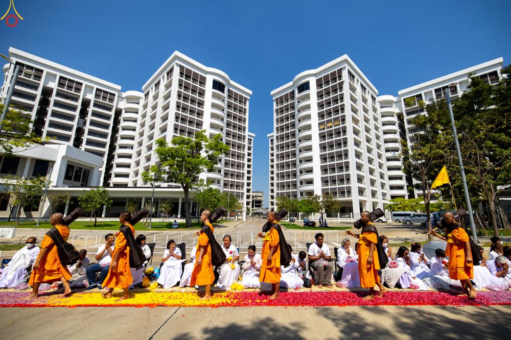 ภาพ No.304546:วันที่ 25 มกราคม พ.ศ. 2569 พิธีต้อนรับพระธรรมยาตรา (ภาพชุดที่ 2) รร.สามัคคีราษฏร์บำรุง-วัดพระธรรมกาย ในโครงการธรรมยาตรา กตัญญูบูชา มหาปูชนียาจารย์ พระมงคลเทพมุนี(สด จนฺทสโร) พระผู้ปราบมาร อนุสรณ์สถาน 7 แห่ง ปีที่ 14