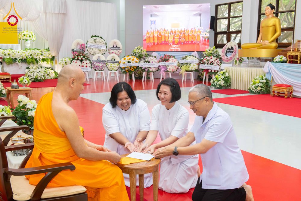 ภาพ No.314504:วันศุกร์ที่ 20 มีนาคม พ.ศ. 2569 พิธีบำเพ็ญกุศล คุณพ่อณรงค์ จินตมากุล โยมบิดา พระครูปลัดรัตนวีรวัฒน์ (รังสฤษดิ์ อิทฺธิจินตโก) ที่ปรึกษาเจ้าคณะจังหวัดปทุมธานี เจ้าอาวาสวัดพระธรรมกาย  ณ ห้องปลูกศรัทธา 2 วัดพระธรรมกาย ปทุมธานี