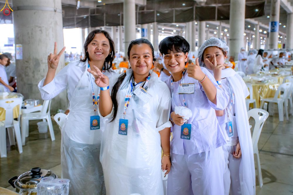 ภาพ No.325791:วันที่ 22 เมษายน พ.ศ.2569(วันคุ้มครองโลก) งานถวายมหาสังฆทาน 40,000 กว่าวัดทั่วประเทศ เจ้าหน้าที่ สาธุชน ร่วมใจจัดเตรียมภัตตาหารเพล (ชุด 2)