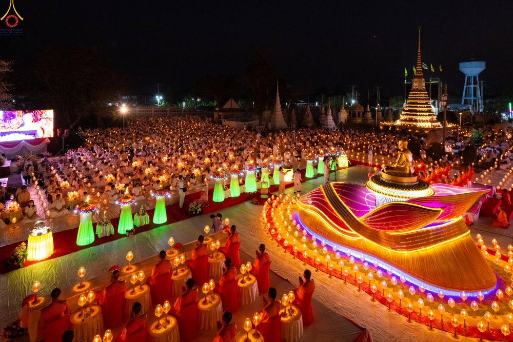 ภาพ No.294114:วันที่ 13 มกราคม พ.ศ. 2569 พิธีจุดประทีปถวายเป็นพุทธบูชา และบูชาธรรมมหาปูชนียาจารย์  (ภาพชุดที่ 2) ณ วัดสองพี่น้อง ต.ต้นตาล อ.สองพี่น้อง จ.สุพรรณบุรี ในโครงการธรรมยาตรา กตัญญูบูชา มหาปูชนียาจารย์ พระมงคลเทพมุนี(สด จนฺทสโร) พระผู้ปราบมาร อนุสรณ์สถาน 7 แห่