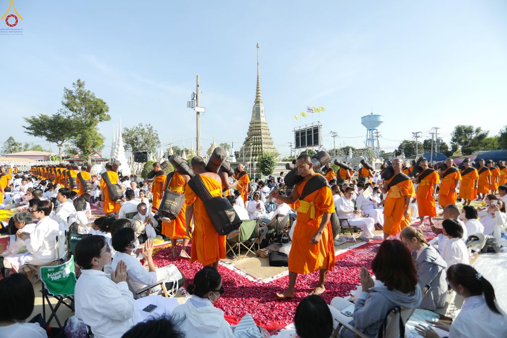 ภาพ No.292955:วันที่ 11 มกราคม พ.ศ. 2569 พิธีต้อนรับพระธรรมยาตรา ณ อนุสรณ์สถานลำดับที่ 3 (ภาพชุดที่ 2) สถานที่เกิดในเพศสมณะ วัดสองพี่น้อง อำเภอสองพี่น้อง จังหวัดสุพรรณบุรี ในโครงการธรรมยาตรา กตัญญูบูชา มหาปูชนียาจารย์ พระมงคลเทพมุนี(สด จนฺทสโร) พระผู้ปราบมาร อนุสรณ์สถ