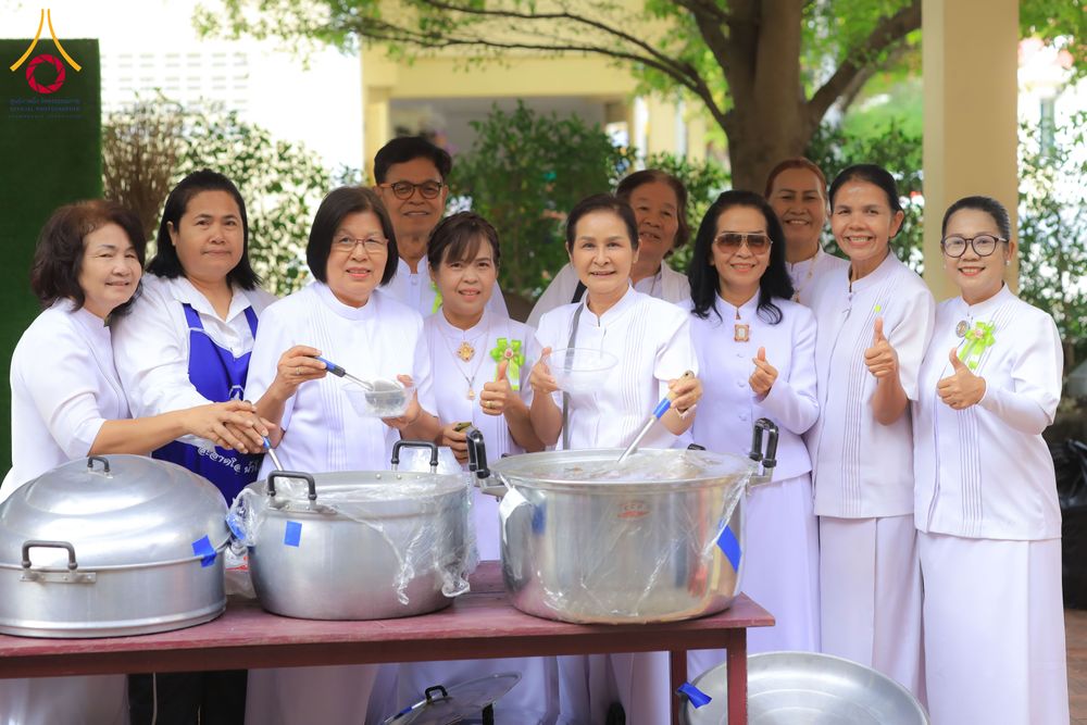 ภาพ No.278602:วันอาทิตย์ที่ 14 ธันวาคม พ.ศ.2568  พิธีเวียนประทักษิณ พิธีวันทาสีมาพระประธาน โครงการบวชบูชาธรรมมหาปูชนียาจารย์ ของศูนย์ปฏิบัติธรรมบุรีรัมย์ ณ วัดกลาง พระอารามหลวง จังหวัดบุรีรัมย์