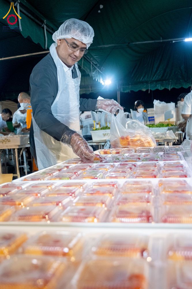 ภาพ No.300114:วันที่ 22 มกราคม พ.ศ. 2569 พิธีถวายภัตตาหารเป็นสังฆทาน แด่พระธรรมยาตรา ณ อนุสรณ์สถานบางปลา วัดบางปลา อำเภอบางเลน จังหวัดนครปฐม ในโครงการธรรมยาตรา กตัญญูบูชา มหาปูชนียาจารย์ พระมงคลเทพมุนี(สด จนฺทสโร) พระผู้ปราบมาร อนุสรณ์สถาน 7 แห่ง ปีที่ 14