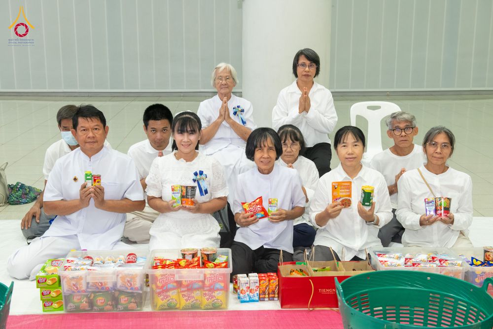 ภาพ No.322853:วันเสาร์ที่ 18 เมษายน พ.ศ. 2569 ตักบาตรฉลองพระใหม่ โครงการอุปสมบทหมู่ธรรมทายาท ระดับอุดมศึกษา รุ่นที่ 53 ภาคฤดูร้อน  ณ ฟ้องปฏิบัติธรรม ชั้นลอย 1/2 มหารัตนวิหารคด คอร์ 13 วัดพระธรรมกาย