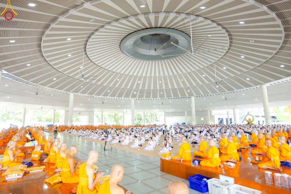 ภาพ No.167441:พิธีบุพเปตพลี ครั้งที่ 157 ร่วมอุทิศบุญกุศลแด่หมู่ญาติที่ล่วงลับไปแล้ว และสืบทอดอายุพระพุทธศาสนา วันพฤหัสที่ 31 ตุลาคม พ.ศ. 2567 (วันพระ แรม 14 ค่ำ เดือน 11) ณ หอฉันคุณยายอาจารย์ฯ วัดพระธรรมกาย