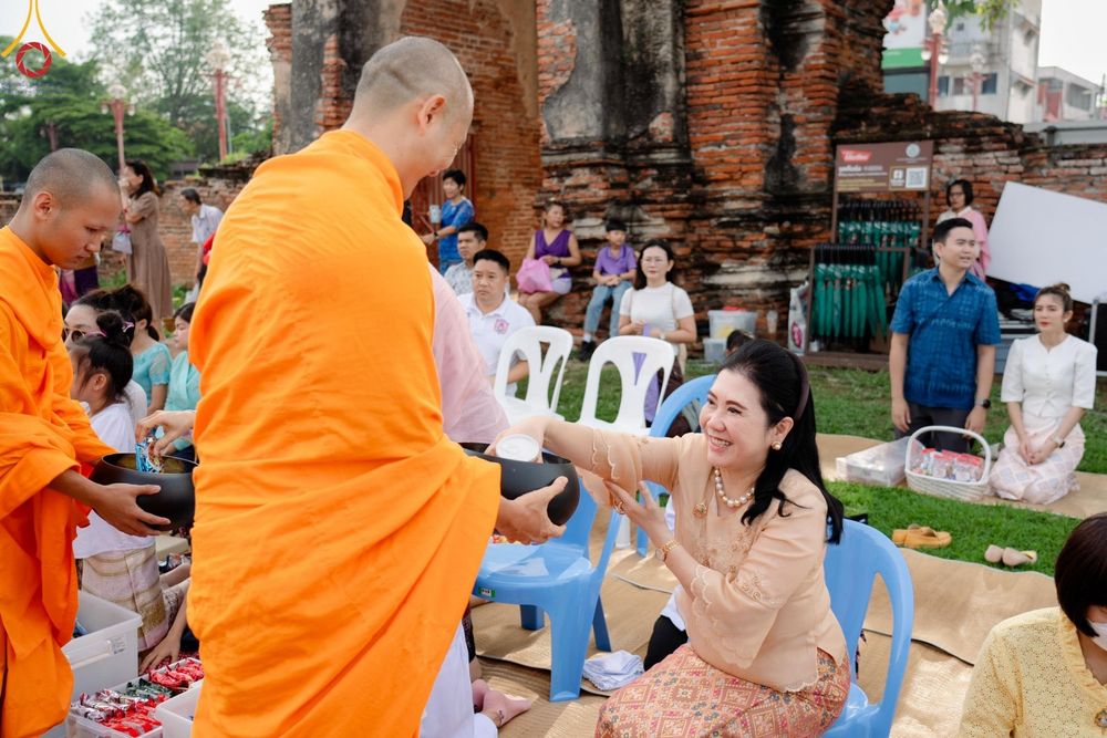 ภาพ No.138552:พิธีตักบาตร วัดราชบูรณะ จ.พระนครศรีอยุธยา วันที่ 25 พฤษภาคม พ.ศ.2567