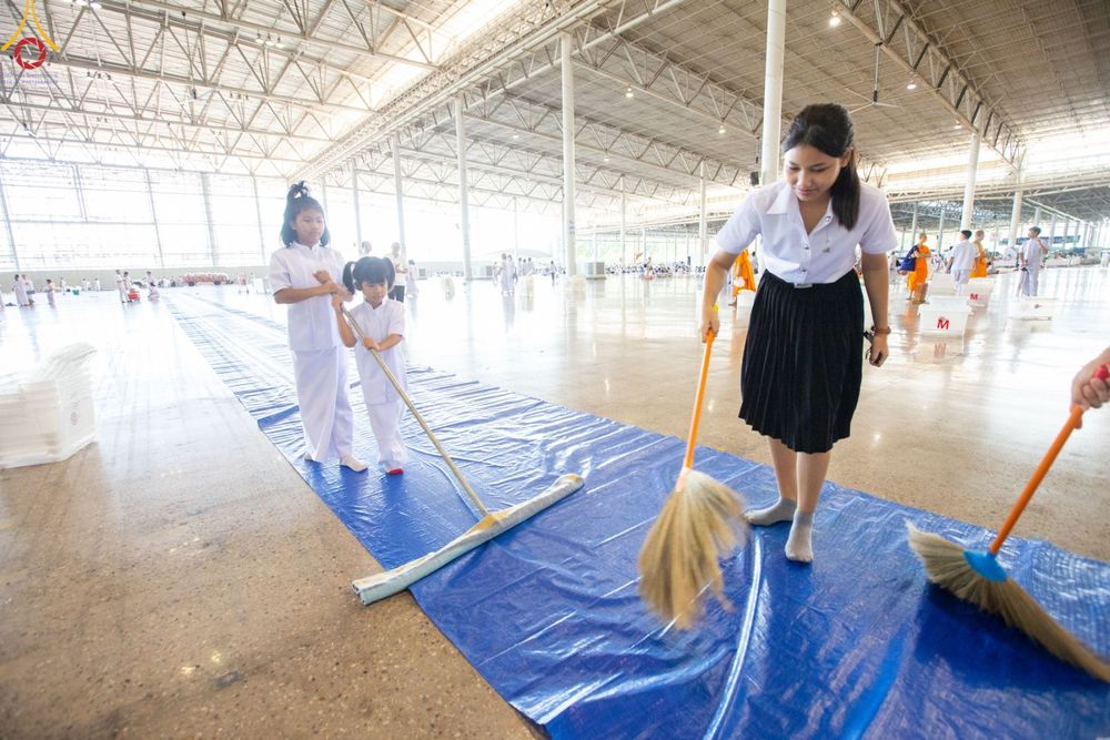 ภาพ No.86865:พิธีตักบาตร , พิธีบูชาข้าวพระ , พิธีจุดเทียนใจ ไฟนิรันดร์ อนันตชัย ในวันอาทิตย์ต้นเดือน 3 กันยายน พ.ศ. 2566 ณ วัดพระธรรมกาย