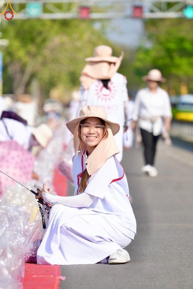 ภาพ No.208108:V.55 สารพัดV สารพัดดี ที่วัดพระธรรมกาย ในโครงการธรรมยาตรา กตัญญูบูชา มหาปูชนียาจารย์ พระมงคลเทพมุนี (สด จนฺทสโร) พระผู้ปราบมาร อนุสรณ์สถาน 7 แห่ง ปีที่ 13 ระหว่างวันที่ 2-31 มกราคม พ.ศ. 2568