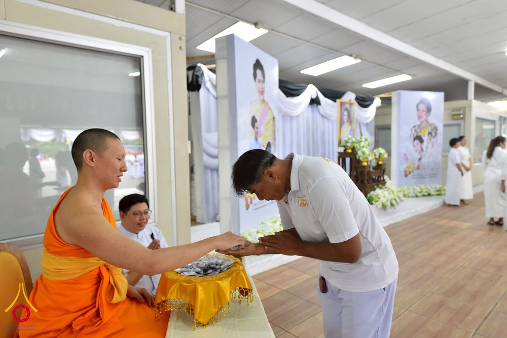 ภาพ No.267587:วันที่ 7 พฤศจิกายน พ.ศ. 2568 พสกนิกรอำเภอคลองหลวง รวมใจบำเพ็ญกุศลปัณรสมวาร (15 วัน) อุทิศถวายเป็นพระราชกุศลแด่ “สมเด็จพระพันปีหลวง” ณ วัดพระธรรมกาย