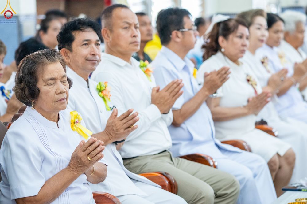 ภาพ No.87338:พิธีถวายสังฆทาน 323 วัด 4 จังหวัดชายแดนภาคใต้  ปีที่ 19 ครั้งที่ 165 พิธีมอบกองทุนหนุนแรงใจช่วยครูใต้  ปีที่ 16 ครั้งที่ 130 และพิธีทำบุญอุทิศส่วนกุศลให้ผู้วายชนม์ ณ วัดพุทธภูมิ อ.เมือง จ.ยะลา วันเสาร์ที่ 9 กันยายน พ.ศ. 2566