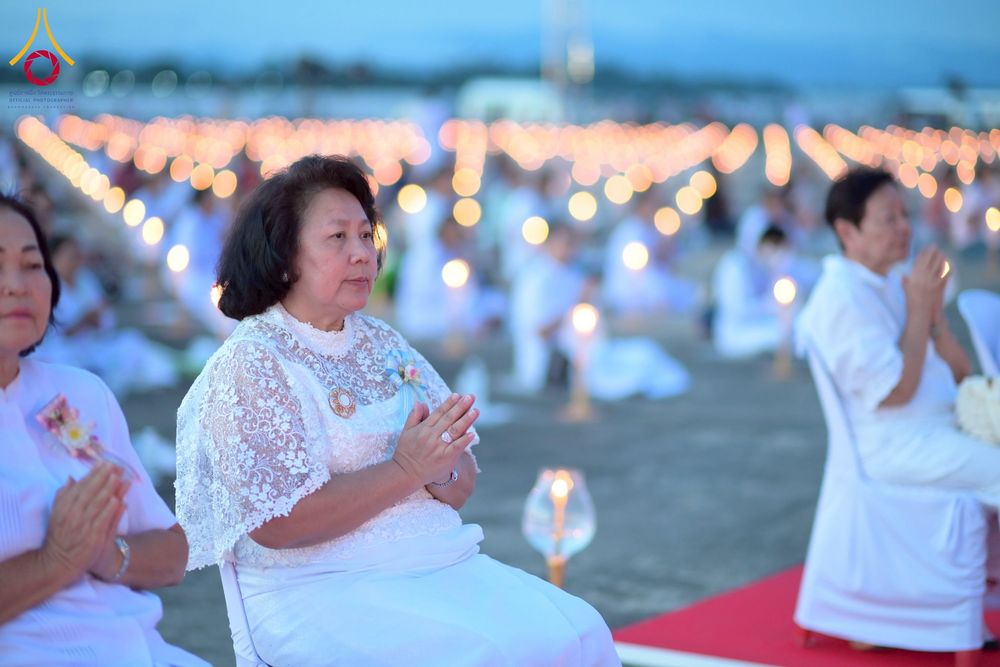 ภาพ No.250475:วันอังคารที่ 7 ตุลาคม พ.ศ. 2568 พิธีจุดประทีปบูชาพระรัตนตรัย ณ ลานธรรมปทุมรัตน์ธรรมเจดีย์ พุทธอุทยานนานาชาติ อ.โพนพิสัย จ.หนองคาย