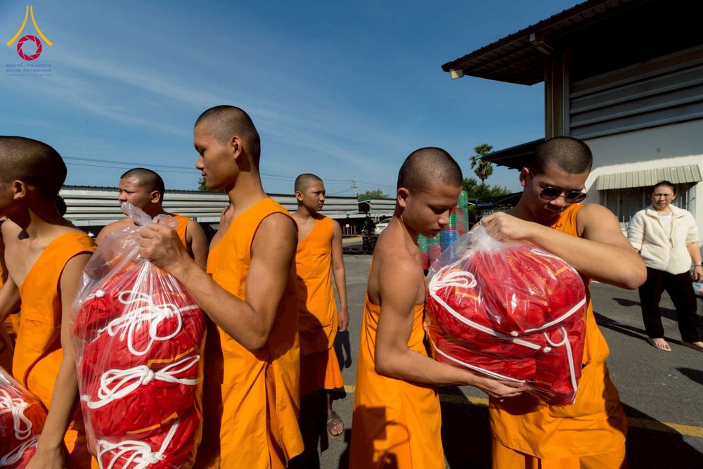 ภาพ No.273702:วันที่ 27 พฤศจิกายน พ.ศ. 2568 คณะศิษยานุศิษย์วัดพระธรรมกาย มูลนิธิธรรมกาย มอบอาหารและสิ่งของความช่วยเหลือให้พี่น้องชาวใต้ ผู้ประสบอุทกภัยน้ำท่วม