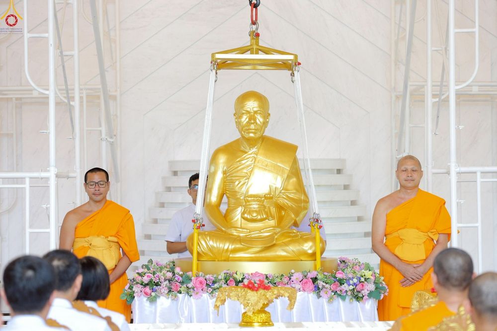 ภาพ No.249209:วันที่ 20 กันยายน พ.ศ. 2568 พิธีประดิษฐานรูปหล่อหลวงปู่วัดปากน้ำ ภาษีเจริญ ณ วิหารพระมงคลเทพมุนี (สด จนฺทสโร) ศูนย์ปฏิบัติธรรมภูเก็ต จ.ภูเก็ต
