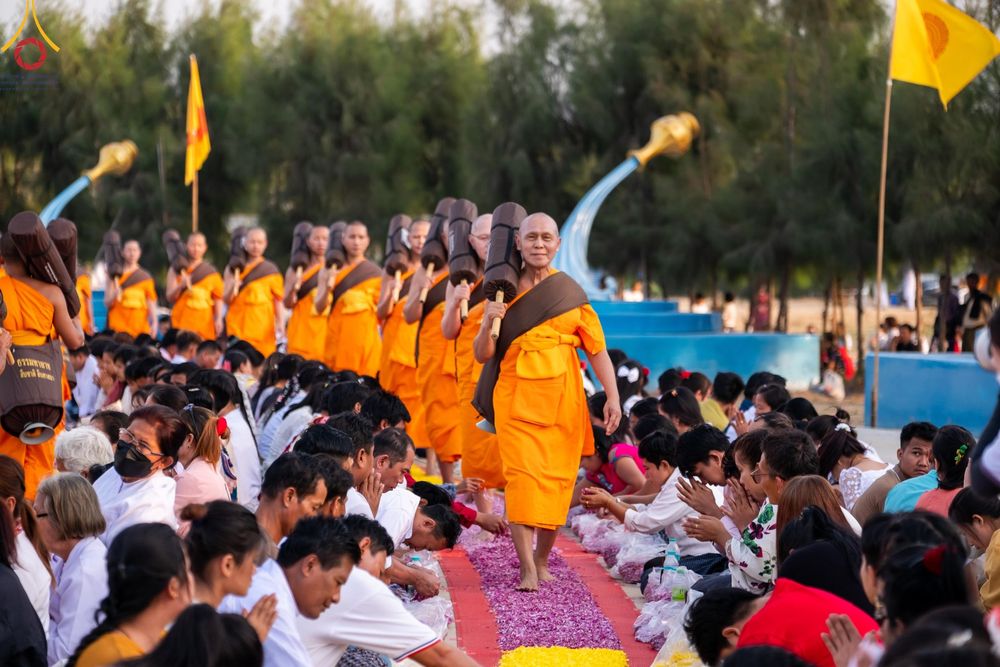 ภาพ No.198162:พิธีต้อนรับพระธรรมยาตรา ณ อนุสรณ์สถานลำดับที่ 5 สถานที่เผยแผ่วิชชาธรรมกายครั้งแรก อนุสรณ์สถานบางปลา วัดบางปลา อำเภอบางเลน จังหวัดนครปฐม ในโครงการธรรมยาตรา กตัญญูบูชา มหาปูชนียาจารย์ พระมงคลเทพมุนี(สด จนฺทสโร) พระผู้ปราบมาร ปีที่ 13 วัน 19 มกราคม พ.ศ.2568