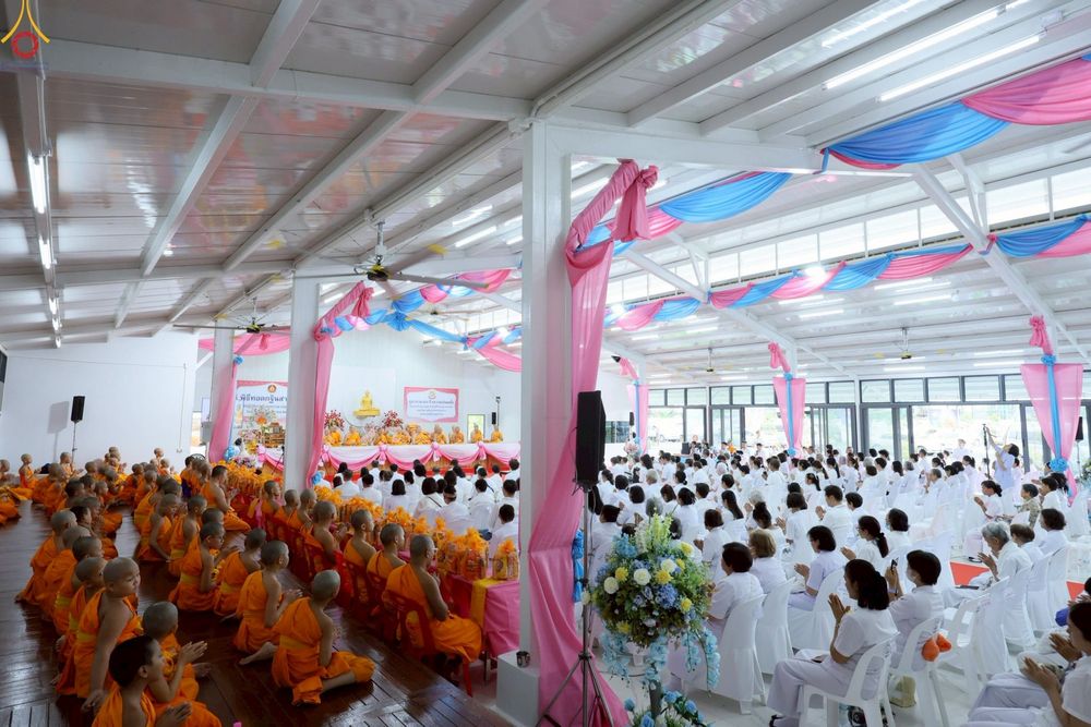 ภาพ No.272302:วันเสาร์ที่ 1 พฤศจิกายน พ.ศ. 2568 พิธีทอดกฐินสามัคคี สร้างกุฏิหมู่สามเณร ณ ศูนย์ปฏิบัติธรรมเบญจธรรม ปทุมธานี  ต.บ้านปทุม อ.สามโคก จ.ปทุมธานี