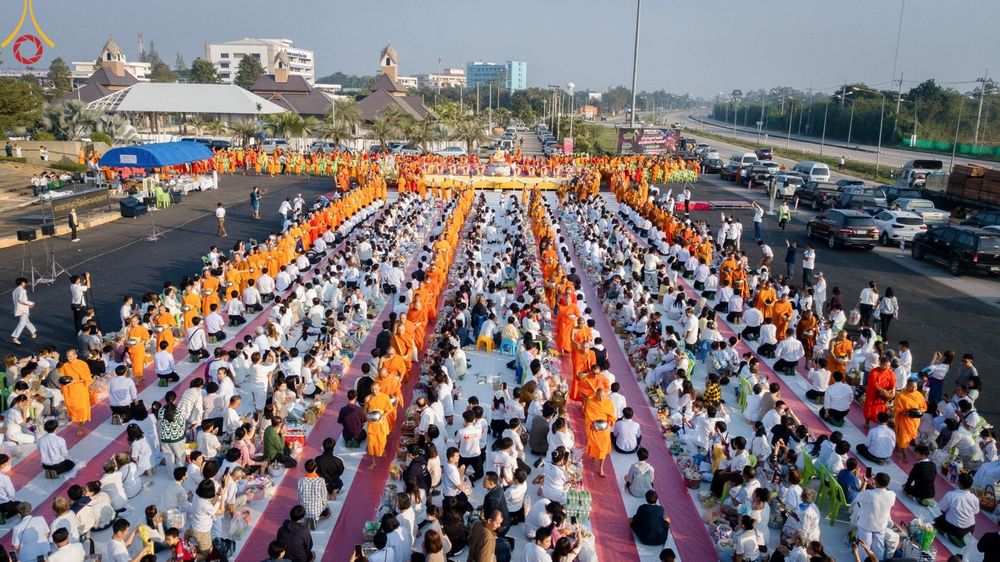 ภาพ No.180445:พิธีตักบาตรพระ ๑,๐๐๐ รูป ฉลองเมืองลำปาง ๑,๓๔๔ ปี วันเสาร์ที่ ๗ ธันวาคม พ.ศ. ๒๕๖๗ ณ ลานพระบรมราชานุสาวรีย์ พระนเรศวรมหาราช อ.เกาะคา จ.ลำปาง