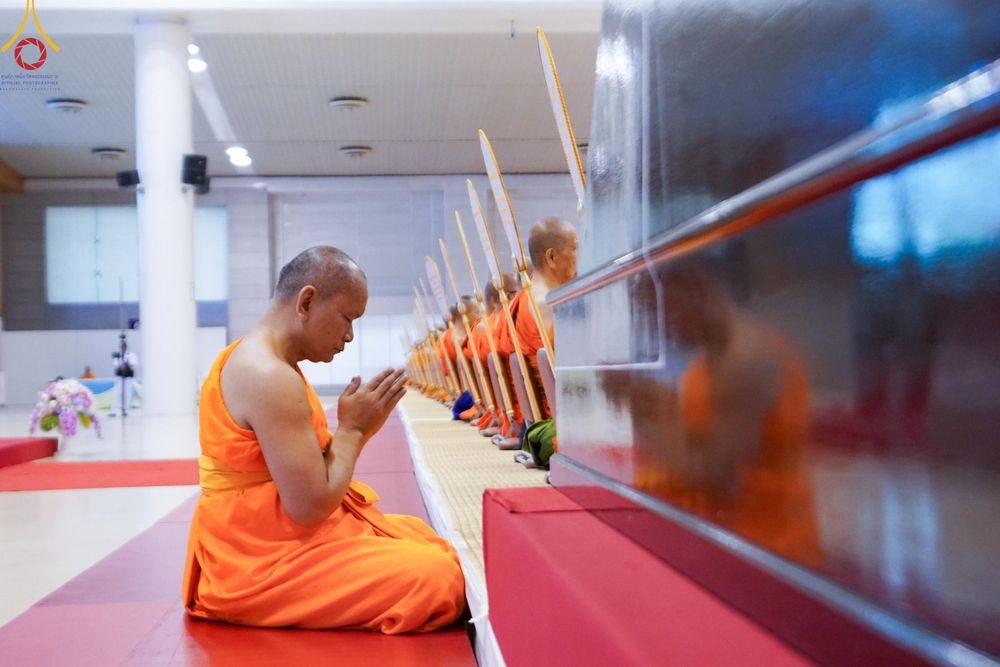 ภาพ No.146116:วันมหารำลึก ครั้งที่ 34 พิธีร่วมรำลึกถึงนักสร้างบารมีที่ล่วงลับไปแล้ว , พิธีสวดพระพุทธมนต์ ณ ห้องแก้วสารพัดนึก 1 วัดพระธรรมกาย วันเสาร์ที่ 27 กรกฎาคม พ.ศ. 2567