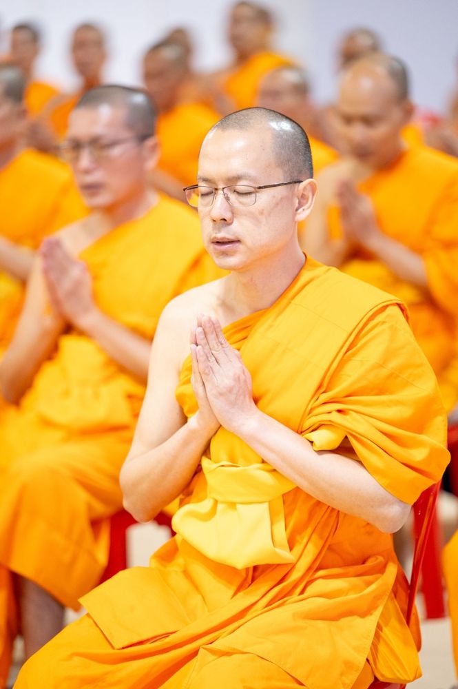 ภาพ No.159995:พิธีปฎิบัติธรรม , พิธีสักการะพระมงคลเทพมุนี (สด จนฺทสโร) พระผู้ปราบมาร ณ สภาธรรมกายสากล วัดพระธรรมกาย วันพฤหัสบดีที่ 10 ตุลาคม พ.ศ. 2567