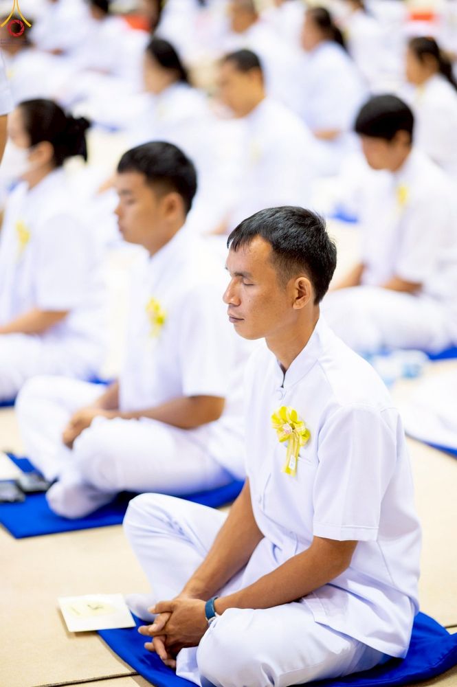 ภาพ No.233794:วันเสาร์ที่ 19 กรกฎาคม พ.ศ.2568 วันมหารำลึก ครั้งที่ 35 พิธีรำลึกถึงนักสร้างบารมี , พิธีสวดพระพุทธมนต์ , พิธีทอดผ้าบังสกุลและถวายไทยธรรม วัดพระธรรมกาย