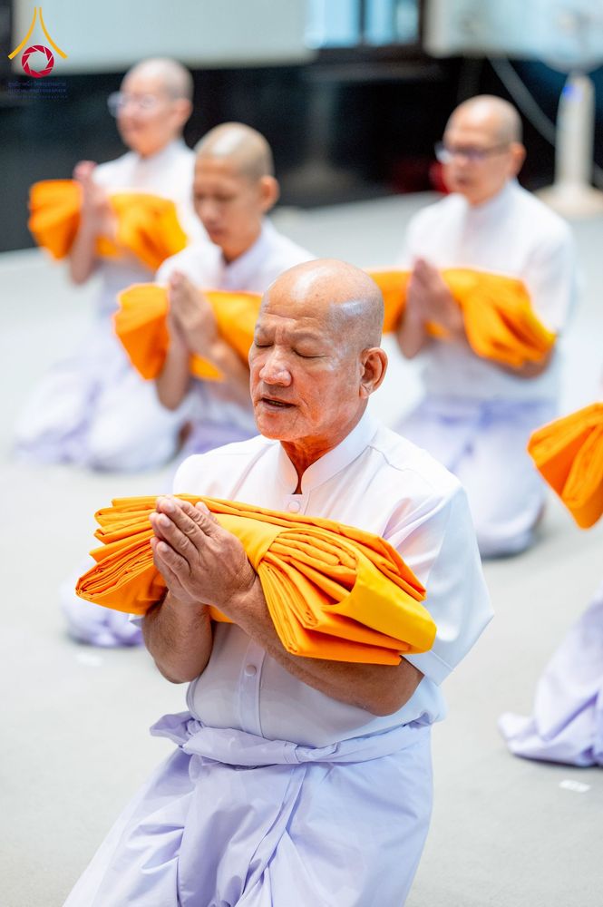 ภาพ No.256215:วันที่ 4 ตุลาคม พ.ศ. 2568 พิธีบรรพชาอุปสมบท  โครงการอุปสมบทหมู่บูชาธรรม 141 ปี  พระมงคลเทพมุนี (สด จนฺทสโร) ณ โบสถ์พระไตรปิฏก วัดพระธรรมกาย จ.ปทุมธานี