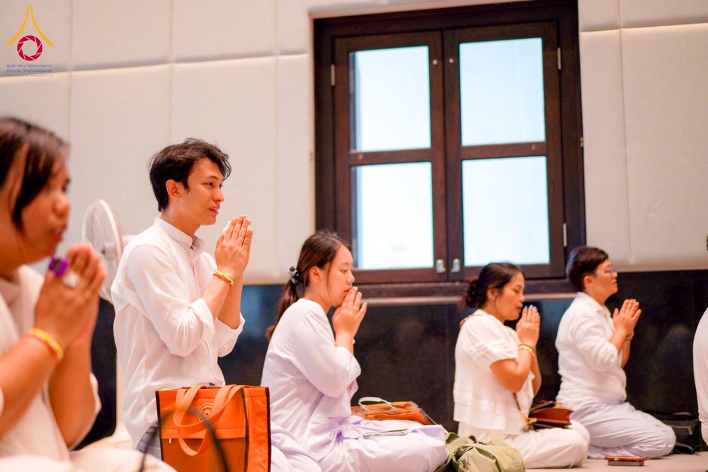 ภาพ No.327706:วันที่ 1-6 พฤษภาคม พ.ศ.2569 ต้อนรับชาวต่างชาติ พระภิกษุ คณะชาวเมียนมาร์  อุบาสิกาชาวอินเดีย เยี่ยมชมวัดพระธรรมกายและสักการะพระมหาธรรมกายเจดีย์