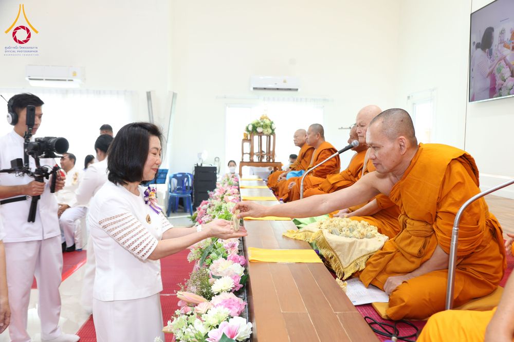 ภาพ No.290348:วันอังคารที่ 6 มกราคม พ.ศ. 2569 พิธีเจริญพุทธมนต์ ปฏิบัติธรรม มอบทุนการศึกษา ถวายสังฆทาน 142 วัด ณ ศูนย์ปฏิบัติธรรมพระมงคลเทพมุนี อ.สองพี่น้อง จ.สุพรรณบุรี