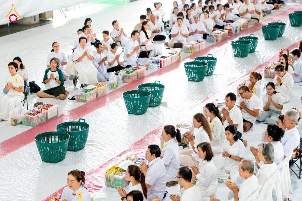 ภาพ No.336065:วันที่ 20 มิถุนายน พ.ศ. 2569 พิธีตักบาตรฉลองพระใหม่ โครงการอุปสมบทธรรมทายาทอุดมศึกษา รุ่นที่ 53