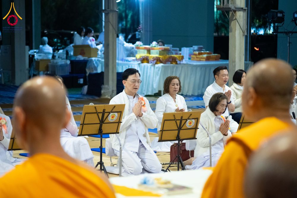 ภาพ No.292547:วันที่ 12 มกราคม พ.ศ. 2569 พิธีถวายภัตตาหารเป็นสังฆทาน แด่พระธรรมยาตรา ณ อนุสรณ์สถานมหาวิหารพระมงคลเทพมุนี (โลตัสแลนด์) อ.สองพี่น้อง จ.สุพรรณบุรี ในโครงการธรรมยาตรา กตัญญูบูชา มหาปูชนียาจารย์ พระมงคลเทพมุนี(สด จนฺทสโร) พระผู้ปราบมาร อนุสรณ์สถาน 7 แห่ง ปี