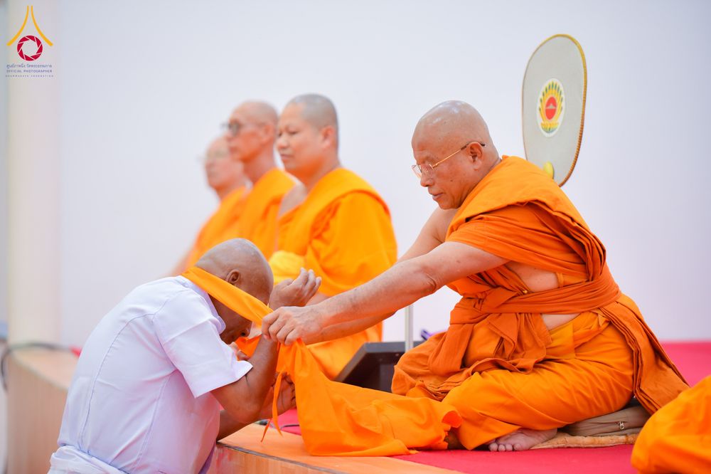 ภาพ No.285149:วันเสาร์ที่ 6 ธันวาคม พ.ศ.2568  พิธีอุปสมบทธรรมทายาท โครงการบรรพชาอุปสมบทหมู่  รุ่นบูชาธรรมมหาปูชนียาจารย์ ประจำปี 2568 ศูนย์ปฏิบัติธรรมและศูนย์อบรมเยาวชนเพชรบุรี อ.ท่ายาง จ.เพชรบุรี ณ วัดศีลคุณาราม อ.เขาย้อย เพชรบุรี