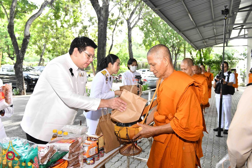 ภาพ No.344285:วันที่ 12 สิงหาคม พ.ศ. 2569  พสกนิกรชาวอำเภอคลองหลวง พร้อมใจร่วมพิธีสวดพระพุทธมนต์และทำบุญตักบาตรถวายพระราชกุศล เนื่องในวันคล้ายวันพระราชสมภพ สมเด็จพระบรมราชชนนีพันปีหลวง และวันแม่แห่งชาติ 12 สิงหาคม 2569