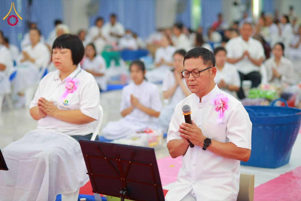 ภาพ No.321860:วันที่ 12 เมษายน พ.ศ.2569 ตักบาตรสงกรานต์ฉลองสามเณรใหม่  ณ ศูนย์ปฏิบัติธรรมระยอง(บ้านช่องลม)