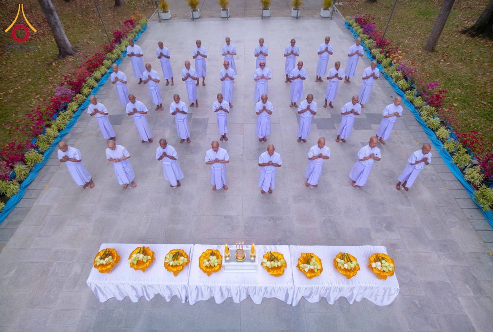 ภาพ No.298099:วันเสาร์ที่ 17 มกราคม พ.ศ. 2569 พิธีบรรพชาอุปสมบท โครงการอุปสมบทหมู่ บูชาธรรมครบ 117 ปี คุณยายอาจารย์มหารัตนอุบาสิกาจันทร์ ขนนกยูง  ณ อุโบสถพระไตรปิฎก วัดพระธรรมกาย