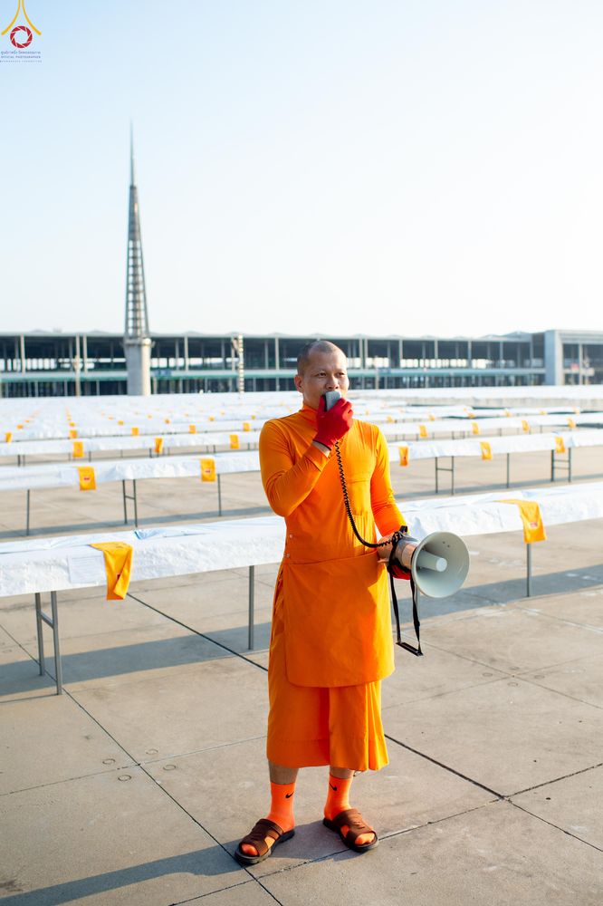 ภาพ No.320413:วันที่ 9 เมษายน พ.ศ.2569 การเตรียมงาน มัดถุงน้ำ ถ่วงขาโต๊ะไทยธรรม เพื่องานถวายมหาสังฆทาน 40,000 กว่าวัดทั่วประเทศ วันคุ้มครองโลก 22 เมษายน พ.ศ.2569 วัดพระธรรมกาย