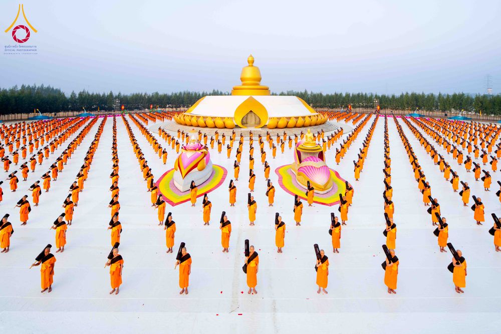 ภาพ No.299868:วันที่ 19 มกราคม พ.ศ.2569 พระธรรมยาตราปฏิบัติธรรมและถ่ายภาพหมู่ประวัติศาสตร์ ณ อนุสรณ์สถานลำดับที่ 5 สถานที่เผยแผ่วิชชาธรรมกายครั้งแรก  อนุสรณ์สถานบางปลาวัดบางปลา อ.บางเลน จ.นครปฐม ในโครงการธรรมยาตรา กตัญญูบูชา มหาปูชนียาจารย์ พระมงคลเทพมุนี(สด จนฺทสโร) 