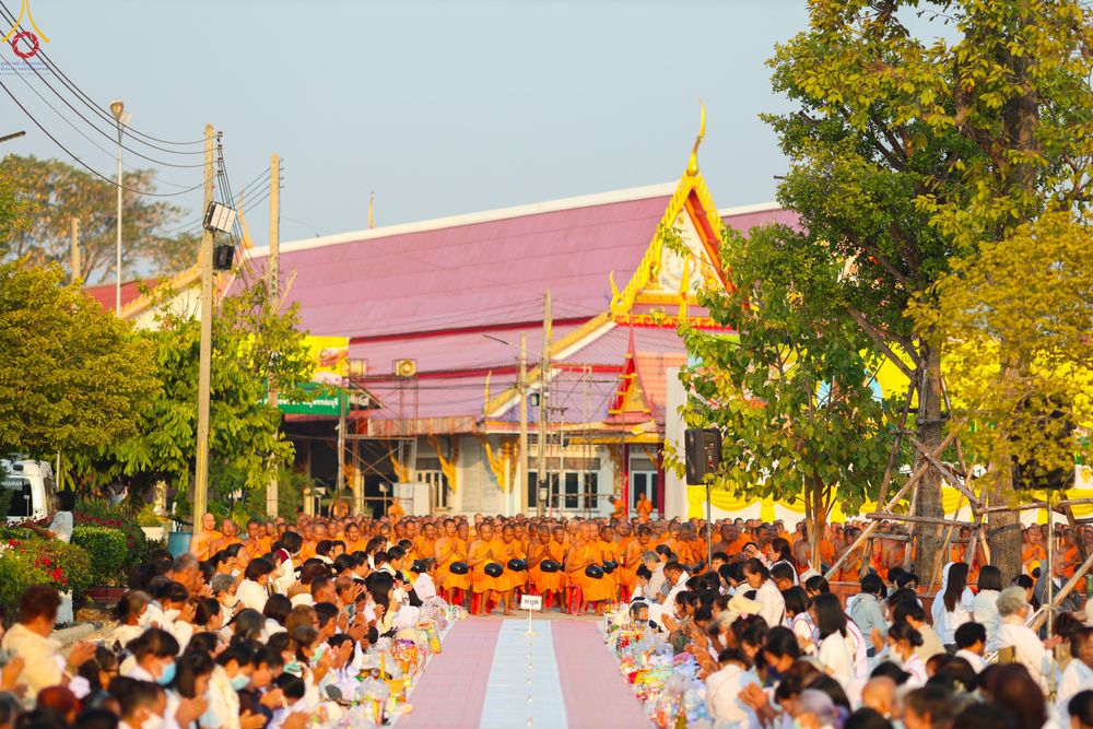 ภาพ No.294454:วันที่ 14 มกราคม พ.ศ. 2569 พิธีตักบาตรพระธรรมยาตรา ณ วัดสองพี่น้อง ต.ต้นตาล อ.สองพี่น้อง จ.สุพรรณบุรี ในโครงการธรรมยาตรา กตัญญูบูชา มหาปูชนียาจารย์ พระมงคลเทพมุนี(สด จนฺทสโร) พระผู้ปราบมาร อนุสรณ์สถาน 7 แห่ง ปีที่ 14