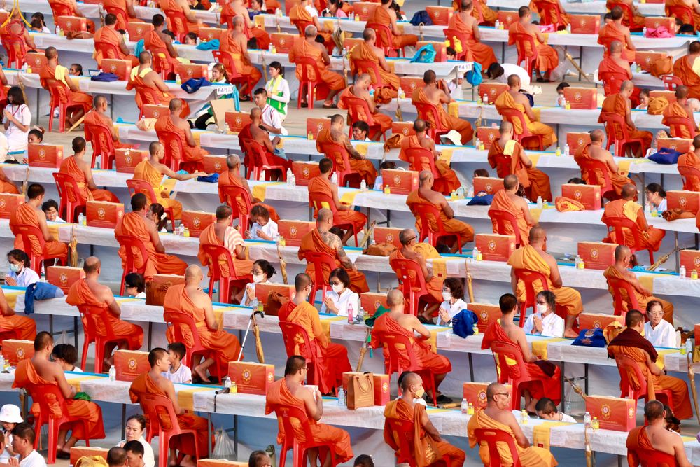 ภาพ No.324013:วันที่ 22 เมษายน พ.ศ.2569 (วันคุ้มครองโลก) พิธีถวายมหาสังฆทาน 40,000 กว่าวัดทั่วประเทศ ณ ลานธรรม พระมหาธรรมกายเจดีย์ วัดพระธรรมกาย