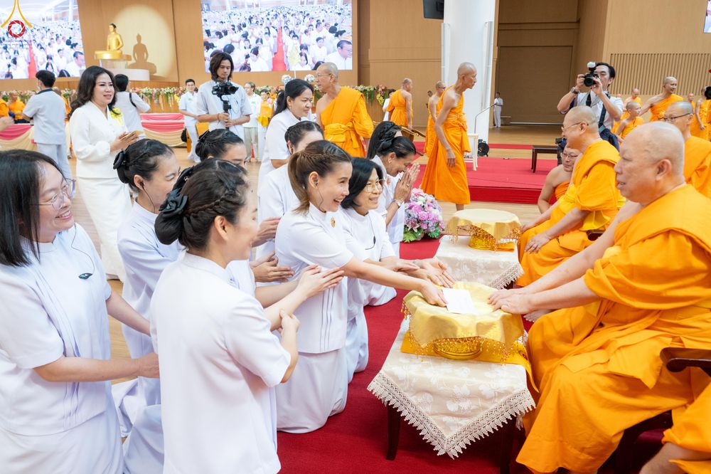ภาพ No.343334:วันที่ 16 สิงหาคม พ.ศ.2569 พิธีมุทิตาสักการะพระราชาคณะ ณ ห้องแก้วสารพัดนึก 2 วัดพระธรรมกาย